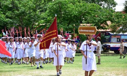 เดินสวนสนามเทิดพระเกียรติ